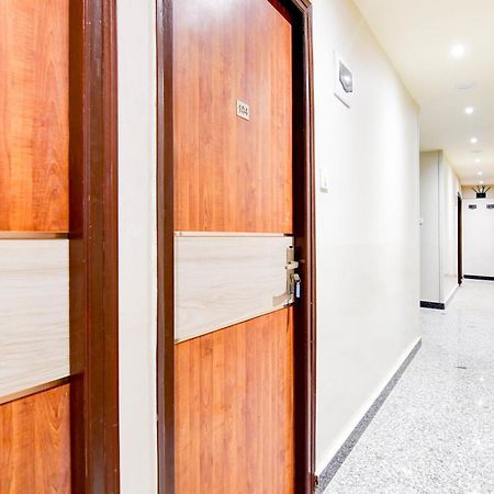 Super Townhouse Kaikhali Near Airport Kolkata Exterior photo