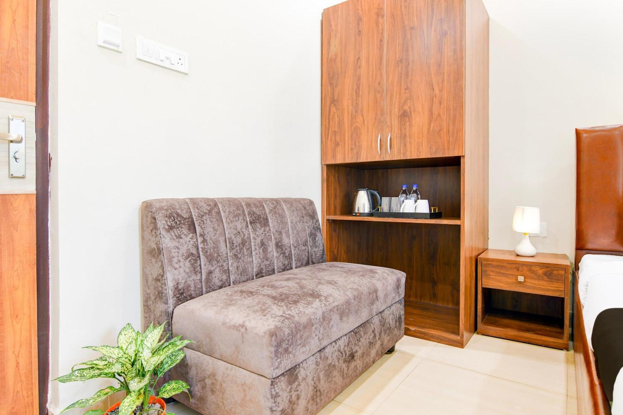 Super Townhouse Kaikhali Near Airport Kolkata Exterior photo