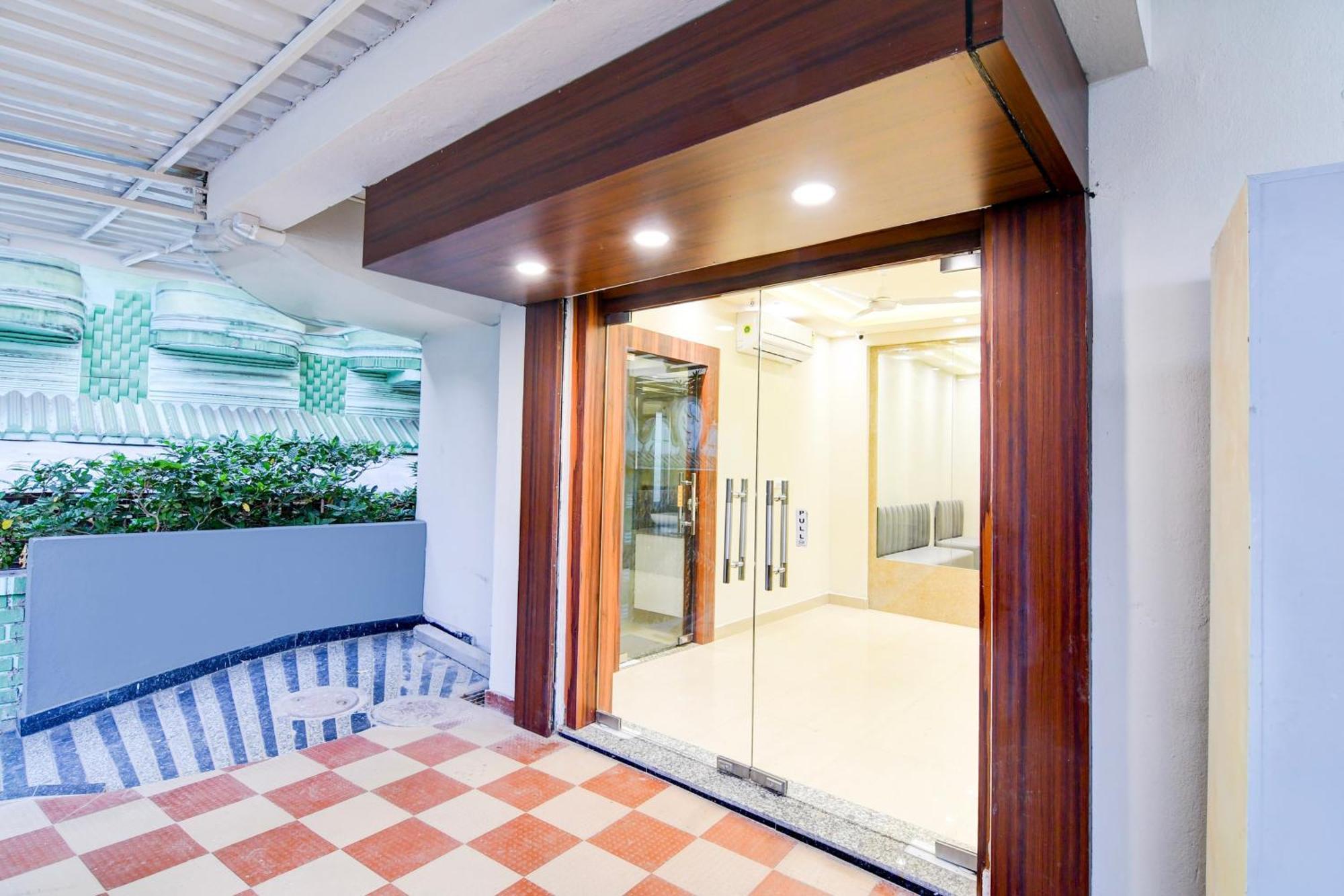 Super Townhouse Kaikhali Near Airport Kolkata Exterior photo