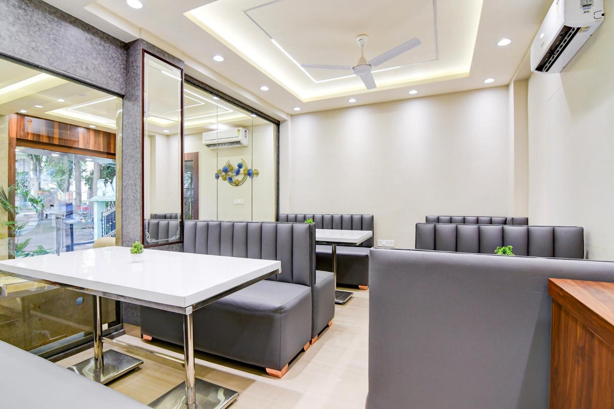 Super Townhouse Kaikhali Near Airport Kolkata Exterior photo