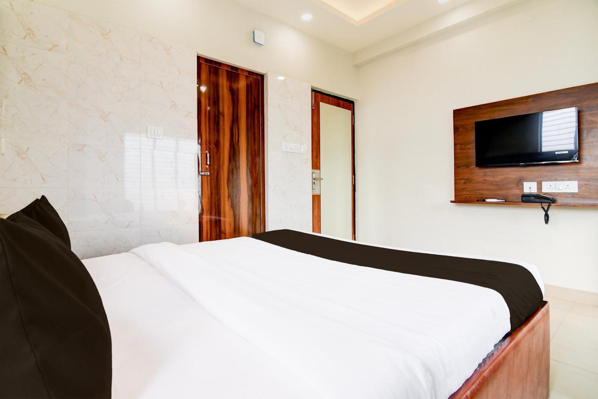 Super Townhouse Kaikhali Near Airport Kolkata Exterior photo