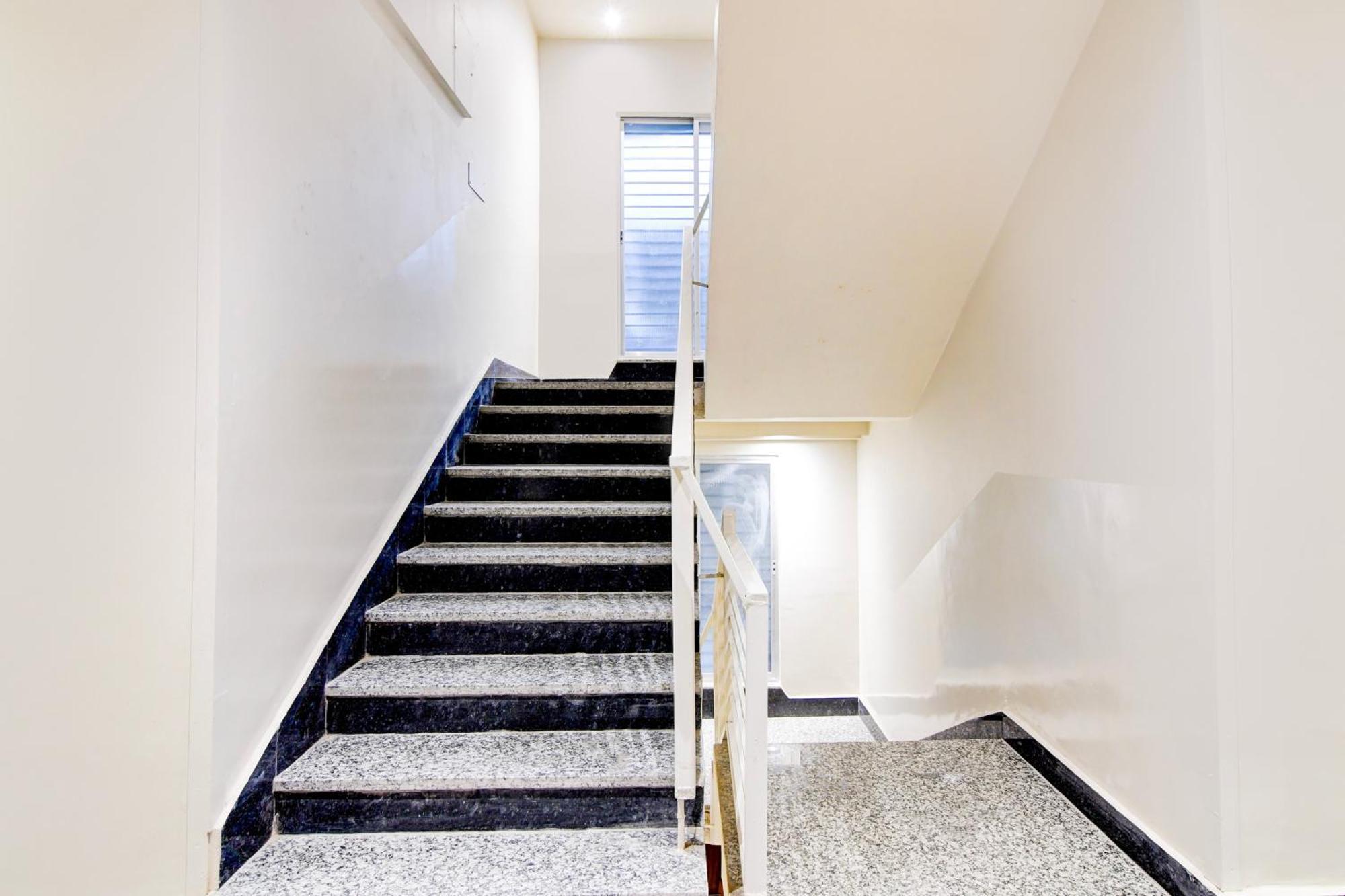 Super Townhouse Kaikhali Near Airport Kolkata Exterior photo