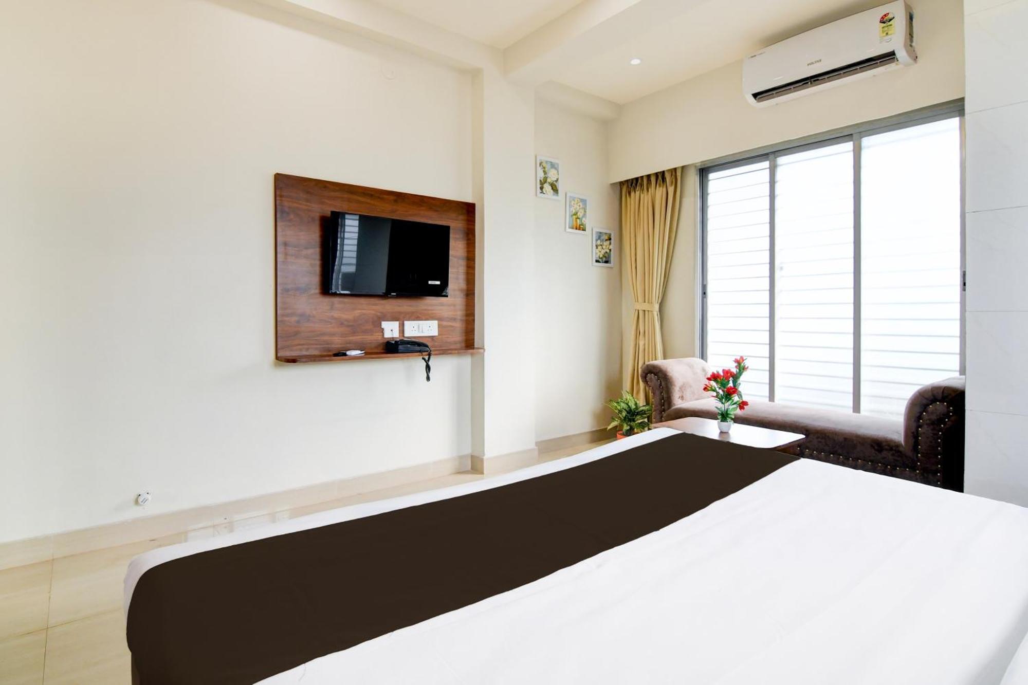 Super Townhouse Kaikhali Near Airport Kolkata Exterior photo
